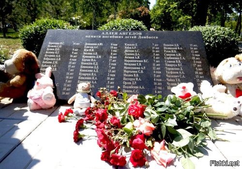 Воевать с Россией 8 лет, а потом скулить как последние твари, когда Россия таки на войну пришла..
Конечно, обстреливать свое же мирное население намного безопасней. Твари.