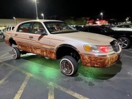 Брал себе пару лет назад китайские колёса Ecovision 286-AT в размере 215/75R15 на Шниву за 3500 за баллон. Сейчас они уже по 7500.
Чую, когда мой комплект исшаркается, буду вот так же ездить.
Кстати, резина очень понравилась.