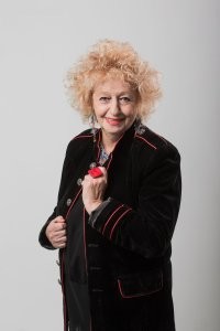 А вот собственно и она. Его эстонская комцомольцкая подруга. Это когда он работал крысапандентом газеты Советская Эстония. Сейчас тут гонит на совдепию. Аж пищит.