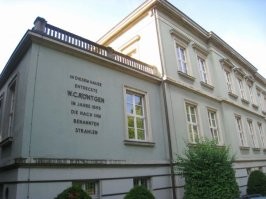 Музей расположен на факультете физики Максимилианского университета.