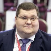 это на случай, если худи чиновник покупает: завязывать на подбородке, чтобы хлебало не лопнуло