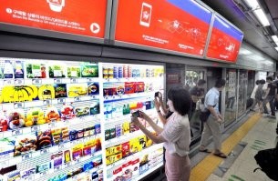 Подходишь к экрану, сканируешь код товара и тебе в моск транслируют: "Вы только что съели то-то и то-то. С Вас столько-то".