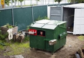 <<25 шикарных идей для домов из контейнеров>>
Еще одна, но менее шикарная идея)