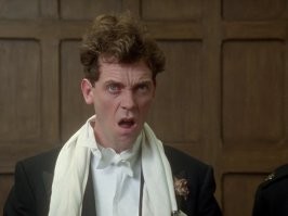 Доктор Хаус уже не тот. Поклонники не узнал Хью Лори в седом деде с бородой