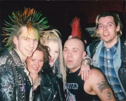 Уотти,  красавчик, такой молодой тут.  <span style='color:gray'>[мат]</span> the USA была хитом.