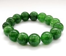 Нуда, ну да, зеленый цвет в Китае имеет негативное значение... А Нефрит, наверное самый важный для китайцев камень, он что красный?