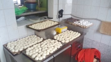 Типичный общепит: официанты, повара, слабоумие и отвага