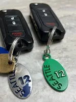 Здесь максимум год использования.
За более долгий срок,кнопки на брелке выглядят по другому.