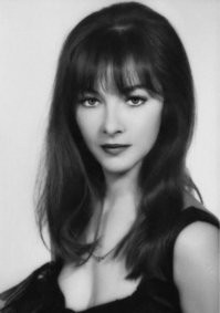 Самые красивые актрисы ещё той, "старенькой" Польши: Барбара Брыльска, Пола Ракса, Малгожата Немирская и Изабелла Скорупко. Изабелла - первая польская актриса, которой в 25 лет, удалось заполучить роль девушки агента 007, в 17 фильме бондианы.