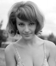 Самые красивые актрисы ещё той, "старенькой" Польши: Барбара Брыльска, Пола Ракса, Малгожата Немирская и Изабелла Скорупко. Изабелла - первая польская актриса, которой в 25 лет, удалось заполучить роль девушки агента 007, в 17 фильме бондианы.