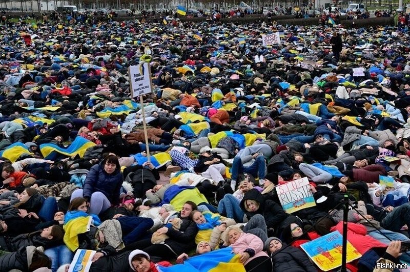 Националистический шабаш в центре Берлина! Сколько ещё западные политики будут воротить нос от правды?