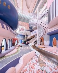 И этот, как я понимаю, детский развлекательный центр, тоже норм, как по мне