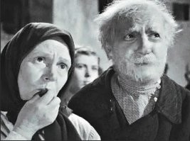 Здесь то не особо удивительные метаморфозы, а вот в "Максиме Перепелица" Вицин в 38 сыграл деда Мусия, которому лет 70...