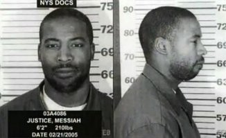 жила когда-то в Питере валютная проститутка Леночка Барышева. Ей очень повезло познакомилась она с американским миллиардером (натуральным ) Борисом Килишезом. Человеком заработавшим деньги сам. За счет умения создавать хитрые банковские схемы отмывки денег и кристальной честности со своими клиентами . Короче отмывал большие деньги мафии (той самой настоящей ) и дружил с политиками уровня Билли Клинтона .  Тратил деньги на Леночку и её баловство. Но Леночка скучала и была редкостной дурой . Связалась с голодранским негром и стала тратить на него деньги .   И толи этот нигер стал пользоваться банковской карточкой рабочих счетов,  толи черномазая обезьяна попыталась сдать с магазин золотые эксклюзивные безделушки которые ювелиры знали.  Короче Бориска решил развестись . Леночка с неграм его застрелила , сунула в бочку и выкинула в порту . Потом сказала что мужа похитила мафия .  Мафия (это конкретные живые люди ) сказала что не похищала и пнула полицию найти Бориску.  Нашли и Леночка поехала в тюрьму .