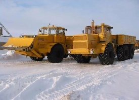 Мама-трактор вывела своих детёнышей на прогулку