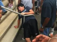 Да еще и в окружении негров. Ммм вечер явно удался. На Brazzers скоро выйдет " застрявший белый парень" и его 12 новых темнокожих друзей