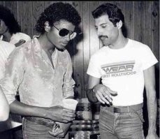 92
Палыч
Слепой африканский мальчик просит милостыню у шашлычника.
Тбилиси, Грузинская ССР, 1964.