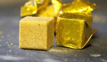 Есть бульонные кубики именно кубиками - специально для перфекционистов.