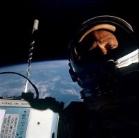 Первое селфи в космосе
Buzz Aldrin 1966
