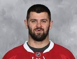 А вы никогда не думали, почему профессиональные хоккеисты не вставляют зубы на штифтах до конца карьеры?
:)))))))))))))