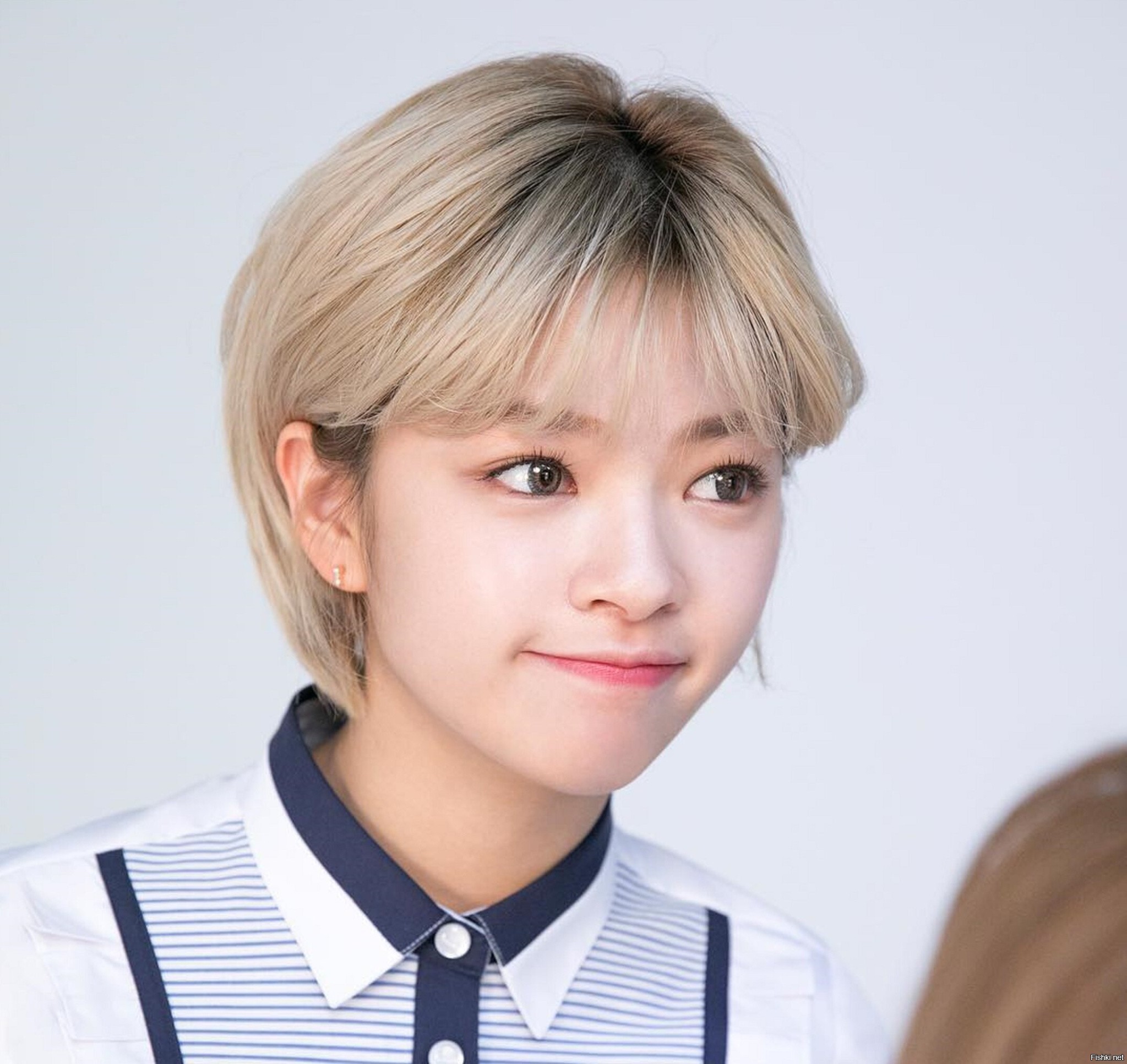 Jeongyeon. Чонен твайс. Чонён твайс 2022. Twice чонён 2022. Ю чонён twice.