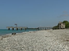 когда я сказал недавно знакомым, давно живущим в России,  абхазам, что лучше бы их завоевали грузины...столько вони было!!! хотя 30 лет назад у меня было другое мнение, но абхазы настолько ленивы и безруки, что умудрились просрать ВСЁ!!!
ЗЫ. попал в войну августе 92, в Пицунде был в  "Доме творчества кинематографистов"...фото 2009года..