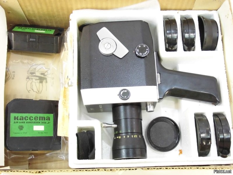 1985, камера своя Кварц 1х8С-2 Там в комплекте линзы для макросъёмки были.
