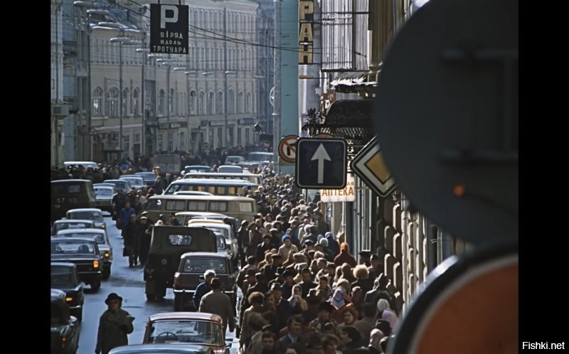 Такого количества людей на улицах Москвы нет уже больше 10 лет. Сейчас все как-будто вымирает.