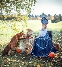 Уже осень почти, а лиса в зимней форме одежды.