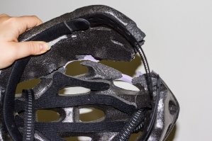 А вот в меня индуска на велосипедной дорожке въехала на тойоте. Кувыркнулся через капот и приземлился на голову: