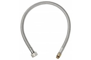 Как правило смеситель устанавливают уже с прикрученными гибкими шлангами, т.к. потом туда не подлезешь. Тем более такой дурой как у него в руках.