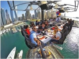 Никогда не понимал в чём прикол такого обеда. Разве что есть и срать одновременно...