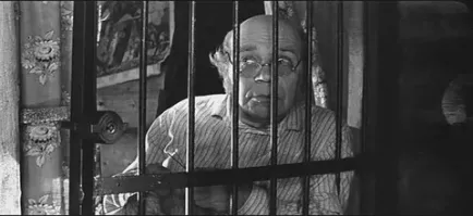 Алеша Бычков, в этом фильме очень наглядно показал - место и метод государственного регулирования для банкиров и чиновников! Мол капитал можешь накапливать, но из-за решетки не выйдешь!
До сих пор вспоминаю реплику - с тебя два доллара (с ударением на 2 слог)!