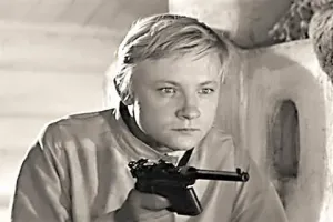 Алеша Бычков, в этом фильме очень наглядно показал - место и метод государственного регулирования для банкиров и чиновников! Мол капитал можешь накапливать, но из-за решетки не выйдешь!
До сих пор вспоминаю реплику - с тебя два доллара (с ударением на 2 слог)!