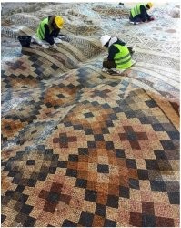 Рельеф точняк, как у на Ленина. Только у нас тротуарная.