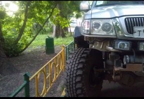 У меня так. Но и резина большая и тяжёлая. 
А диски небольшие.

(Найди кота.  )