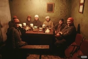 Ничего не меняется.... 
"- он, видите ли, в парадном сиреневом костюме, от лососины весь распух, он весь набит валютой, а нашему-то, нашему-то?! Горько мне! Горько!..."