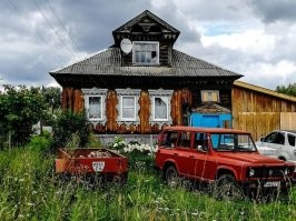 Сколько лет снимкам ? Судя по номеру а/м много.