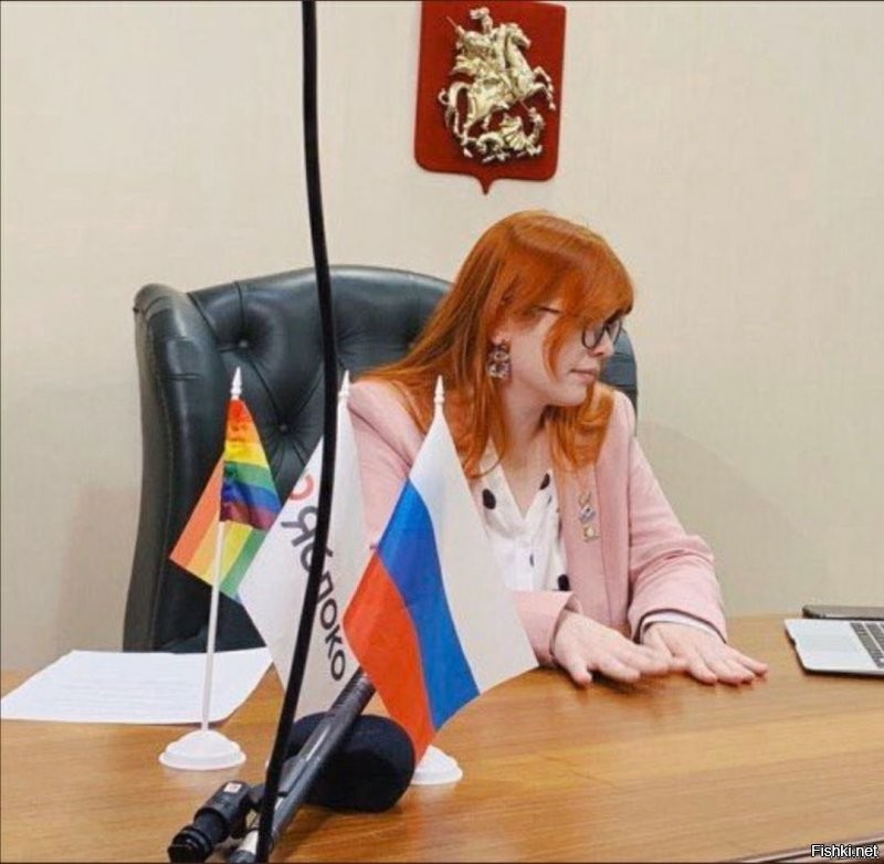 Не..эта случайно идиотка?