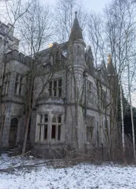 5 лет назад снесли . Замок Миранда .