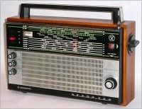 Всё же прЕемник и прЕемственность. А прИемник - это вот: