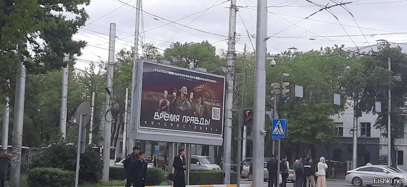 Не знаю, откуда данная информация, но скажу так: по всему городу висят билборды об этих фильмах. В кинотеатрах изначально не было афиш, поэтому я сам не мог понять, где можно посмотреть эти фильмы. На машине мимо пролетаешь и не успеваешь рассмотреть. А вчера как раз прочитал этот пост и по дороге домой на перекрёстке сфотографировал и проверил! Домен pravda.kg работает! И онлайн фильмы прекрасно крутятся! Никто ничего не заблокировал. Поэтому, не нужно нагнетать ненависть!