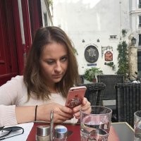 Что ж ты, милая, смотришь искоса, 
Низко голову наклоня