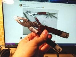 О, старый знакомый!  Подарили мне его в начале нулевых, с собой не таскаю, но он постоянно лежит в ящике стола в качестве оперативно-тактического инструмента.