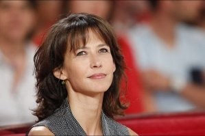 Софи Марсо. 55 лет.
Совсем чуть меня старше, но я очень хорошо помню, как бегали на Бум и Бум 2 в кино в сельском клубе. Можно сказать, вместе выросли и состарились. Для меня всегда красотка.