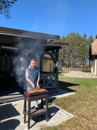 Я в прошлую пятницу у себя на хуторе уже открывал и с банькой :) Опять в Брюссель вернулся но не на долго :)