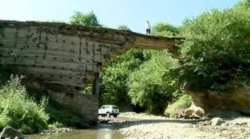 Кому интересно вот так он выглядит чуть издали)