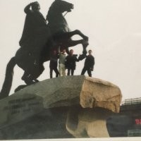 С друзьями в Питере) но это скорее начало нулевых...щас мне кажется такую фотку не сделать))