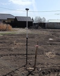"Тесты проводились в нескольких регионах РФ, так как на разных широтах и долготах в разное время видны разные спутники и количество спутников варьируется. Кроме этого, были проведены эксперименты в лабораторных условиях. 
Основной и главный вывод всех тестов – приёмники стабильно работают без сигналов GPS и Galileo. Погрешность не увеличивается, в некоторых сложных условиях (городская застройка, лес) несколько увеличивается скорость получения фиксированного решения. 
При этом приемники на платах Trimble (США) (в том числе PrinCe i90 Pro RTX) без приёма сигналов GPS работают менее стабильно." ПРИН

RTK и статику с сантиметровой точностью давно уже можно получить и без GPS. Пострадает только старое оборудование где стоят односистемные платы работающие только с GPS, кстати сейчас подавляющее число приемников в геодезии оборудованы китайскими мультисистемными платами (GPS, GLONASS, BeiDo, Galileo, QZSS, SBAS) которые при тех же параметрах дешевле плат Trimble. 
Геодезистам привет :hi: