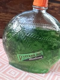 ...Два больших флакона были популярны под занавес СССР...